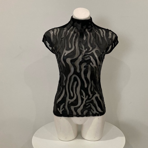 GRACIA Faux Black Leather Leopard Sheer Pattern Cap Sleeve Mock Neck Top Small - Picture 3 of 12